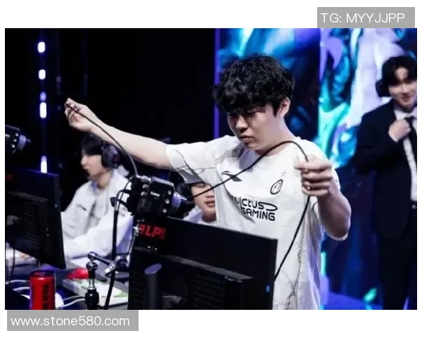 深入分析FPX在S15电竞总决赛中的转换打法与战术创新 深入分析FPX在S15电竞总决赛中的转换打法与战术创新